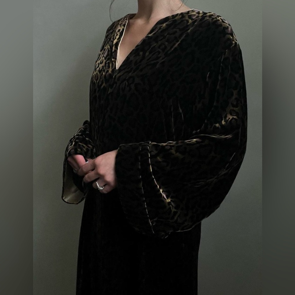 Leopard Print Velvet Robe - Picture 3 of 7